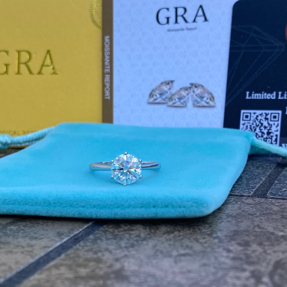 Certified 2 CT. Mossanite Diamond Ring, 7.  925 Sterling Silver NEW NEVER WORN